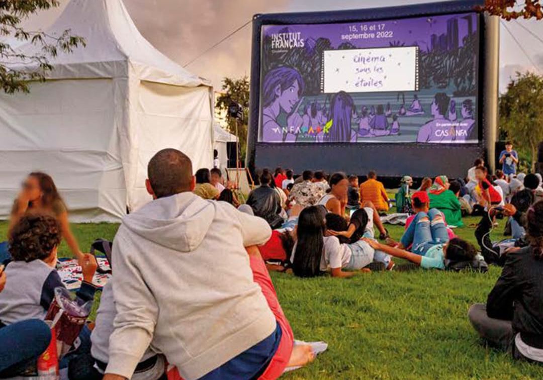 “سينما تحت النجوم” تضيء ليالي وجدة وجرادة