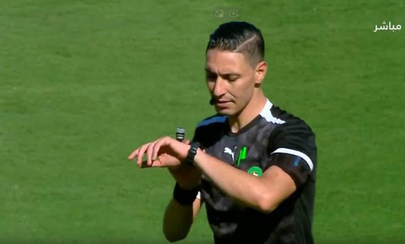 مديرية التحكيم تضرب بقوة وتوقف حكم كلاسيكو الرجاء والجيش وحكام آخرين