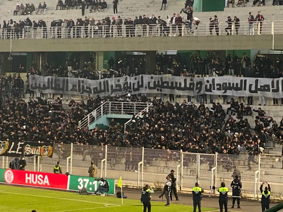 رسالة من المدرجات.. ​جماهير الجيش الملكي تتضامن مع السودان وتفاعل رسمي من السفارة