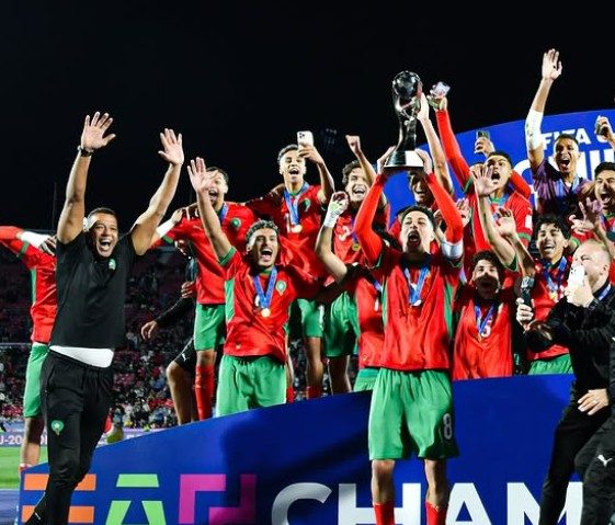 على طريقتهم الخاصة.. نجوم الفن والرياضة يحتفلون بتتويج “أشبال الأطلس” بكأس العالم