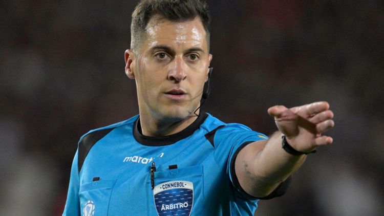 صافرة أوروغوايانية تحسم قمة الأشبال وديكة فرنسا في نصف نهائي المونديال