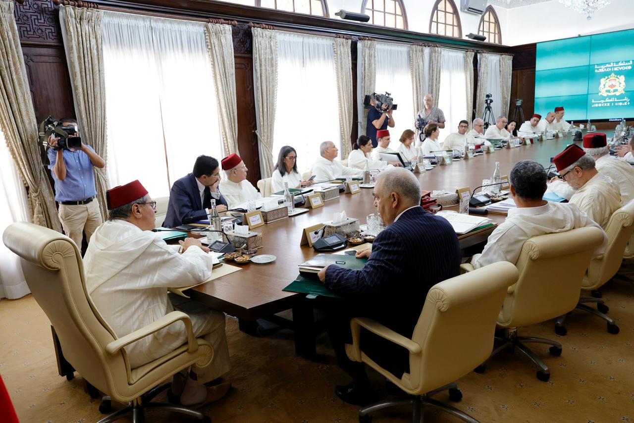 اللجنة الوطنية للاستثمارات تصادق على 12 مشروعًا بقيمة تزيد عن 45 مليار درهم