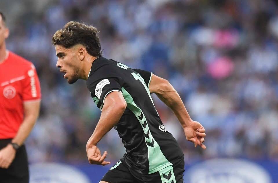 الدولي المغربي الزلزولي يقود بيتيس إلى هزم إسبانيول برشلونة بميدانه