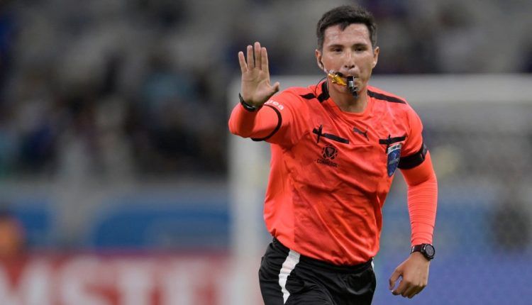 طاقم تحكيم من البيرو يقود مباراة أشبال الأطلس أمام المنتخب الأمريكي