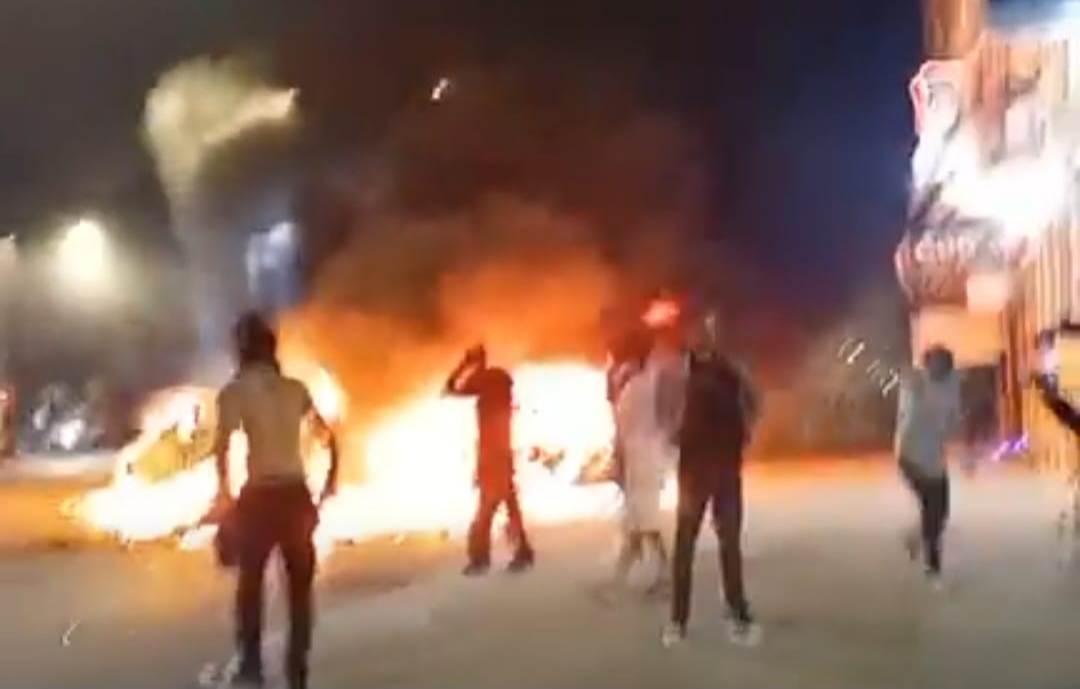 ملثمون مندسون بين شباب جيل “Z” يشعلون الفوضى والتخريب بسلا