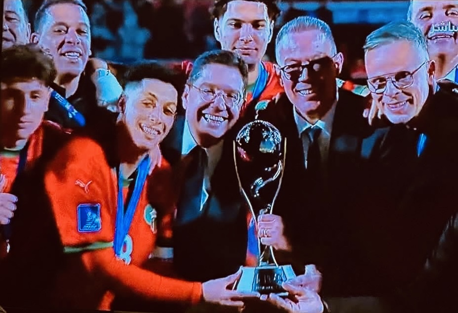 الوزيران بوريطة ولقجع يشاركان أشبال الأطلس فرحة فوزهم بكأس العالم في سانتياغو