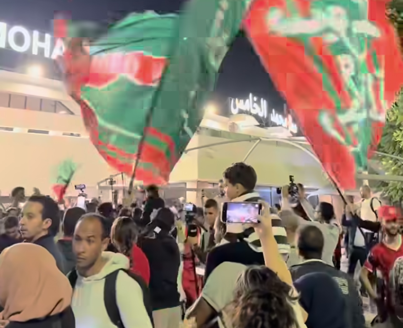 مشجعون وصحفيون غاضبون من إجهاض لقائهم ببثعة الأشبال في مطار محمد الخامس