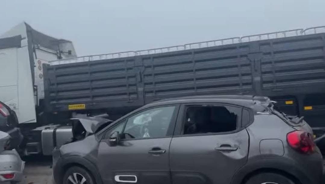 الجديدة – أزمور. إصطدام شاحنات وسيارات بسبب الضباب الكثيف (صور)