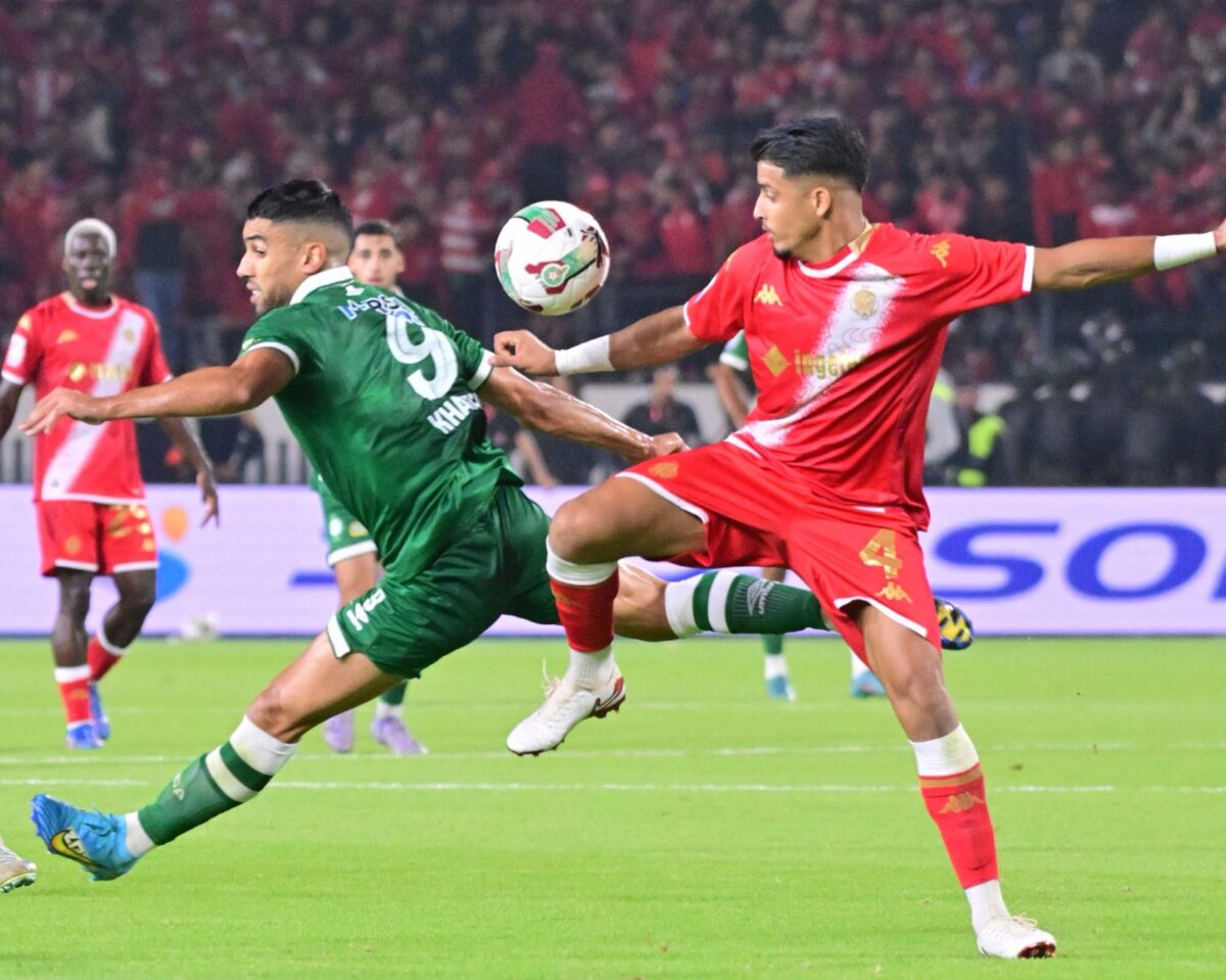 الجماهير تُبدع في المدرجات.. واللاعبون يكتفون بـ”تعادل بارد” في ديربي الدار البيضاء