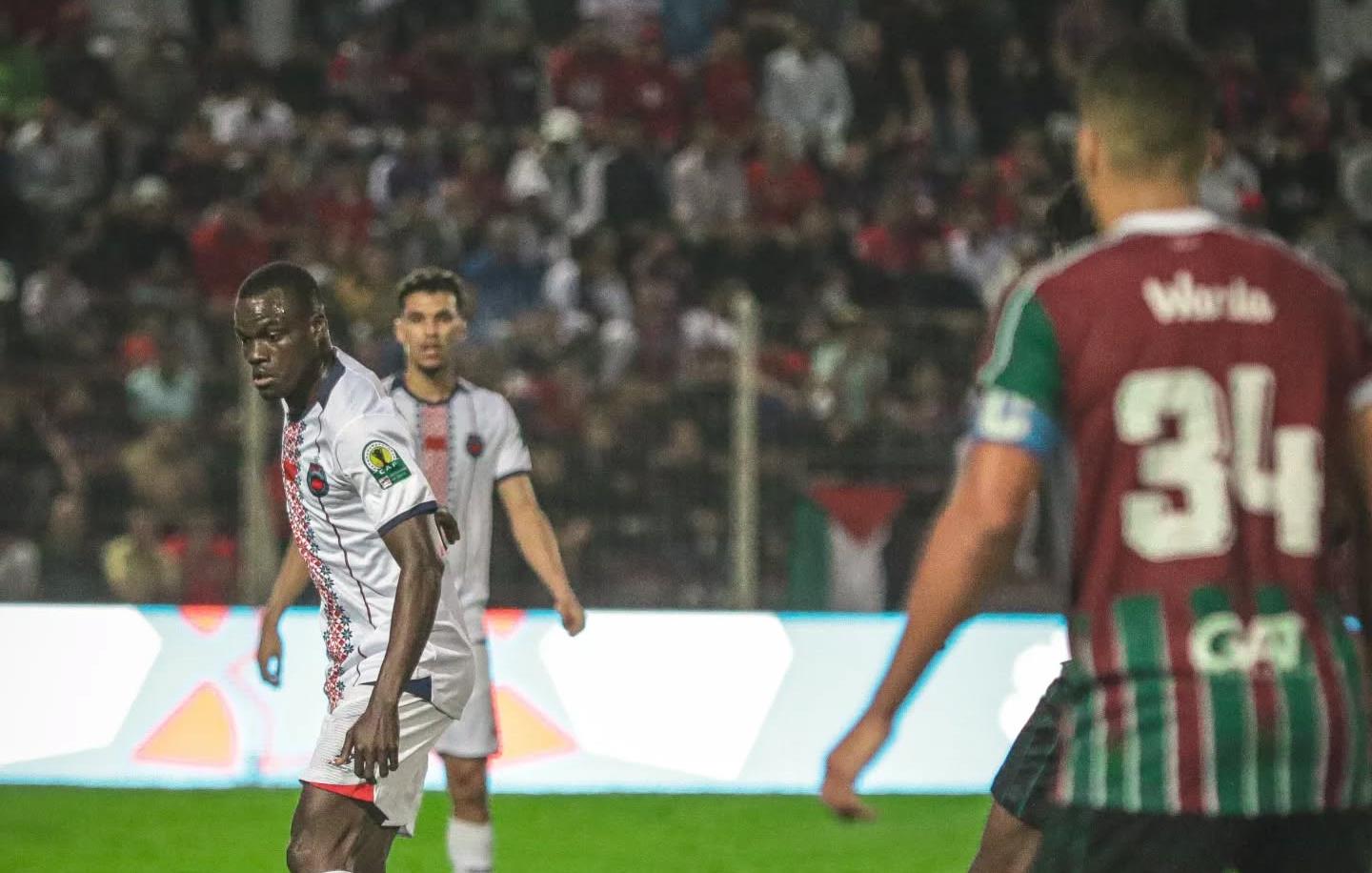 “قروش آسفي” يضعون قدماً في الدور القادم.. أولمبيك آسفي يهزم الملعب التونسي بثنائية نظيفة