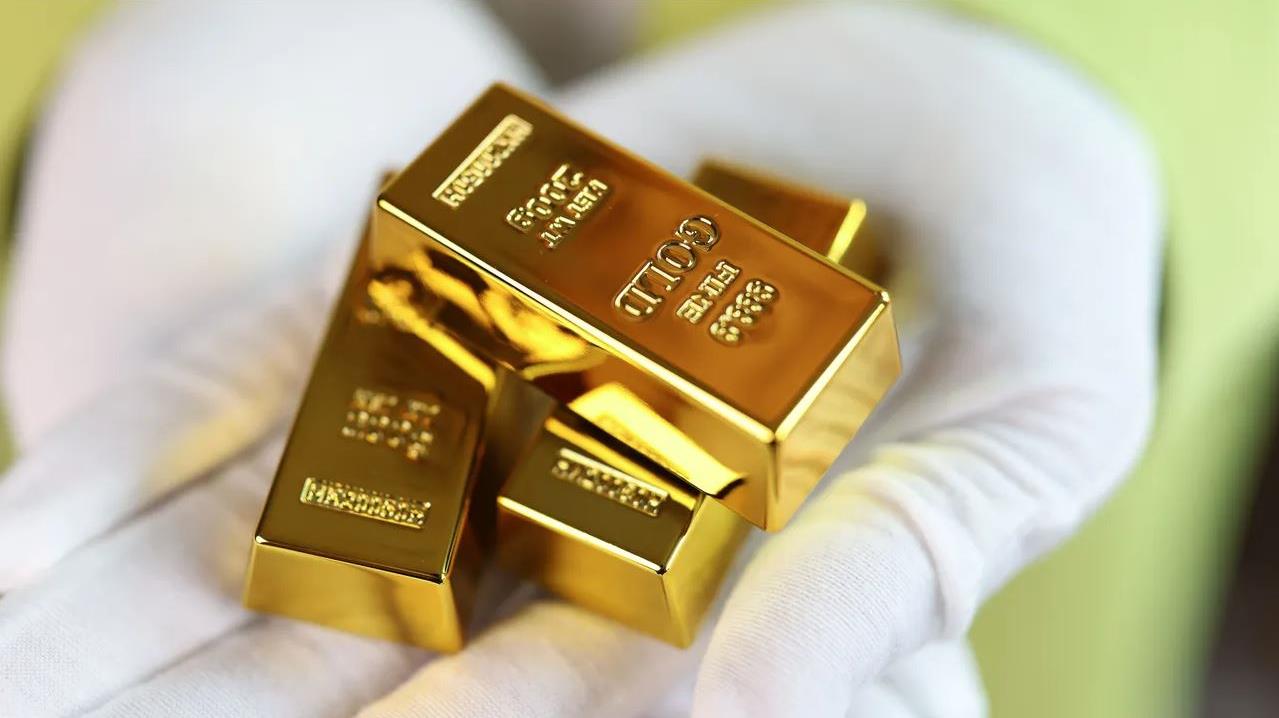 الذهب يرتفع مدعوما بتراجع طفيف للدولار