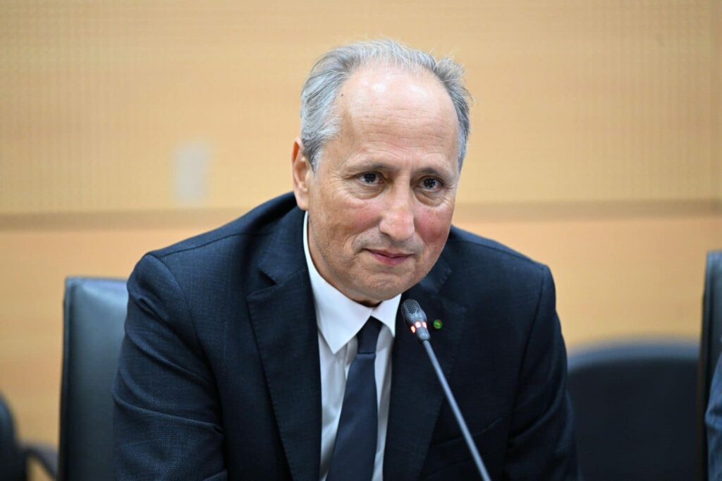 الوزير برادة يعلن مراجعة شرط السن للالتحاق بمهنة التدريس ويرفع ميزانية القطاع