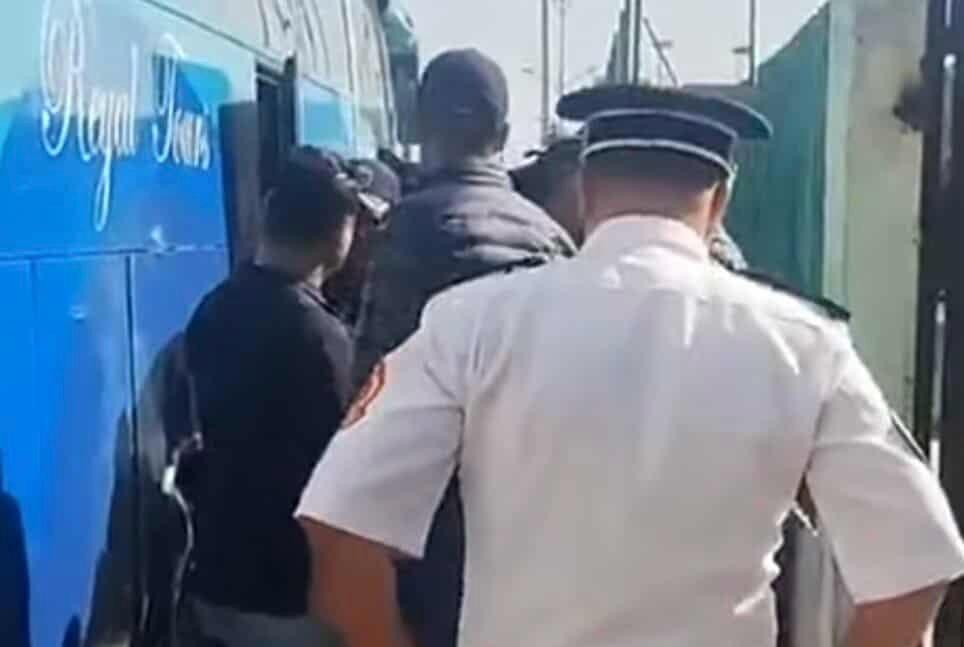 عملية أمنية واسعة بالبيضاء.. ترحيل عشرات المهاجرين الأفارقة من درب ميلان بعد أحداث فوضى