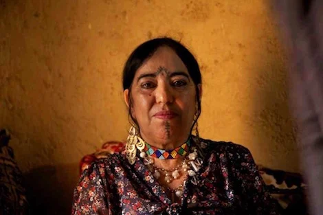 تتويج الفنانة حادة أعكي بالجائزة التقديرية للثقافة الأمازيغية 2024