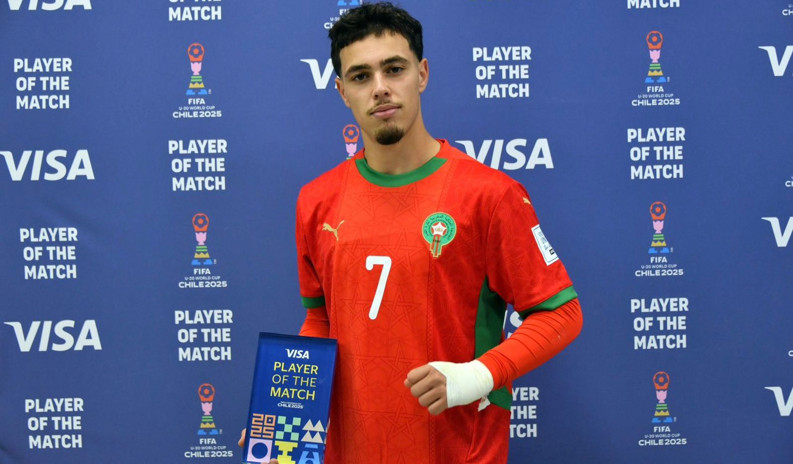 عثمان معما: ألعب من أجل بلدي ووطني ونأمل أن نستمر بنفس المستوى