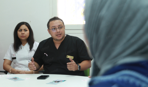 مراكش: حملة تحسيسية وتكوينية لفائدة النساء للكشف المبكر عن سرطاني الثدي وعنق الرحم