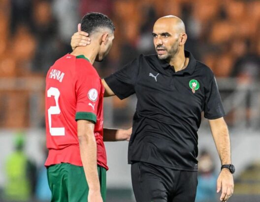 الركراكي يطمئن الجماهير بشأن حكيمي.. “سنعتمد أفضل بروتوكول لعودته جاهزاً أمام جزر القمر”