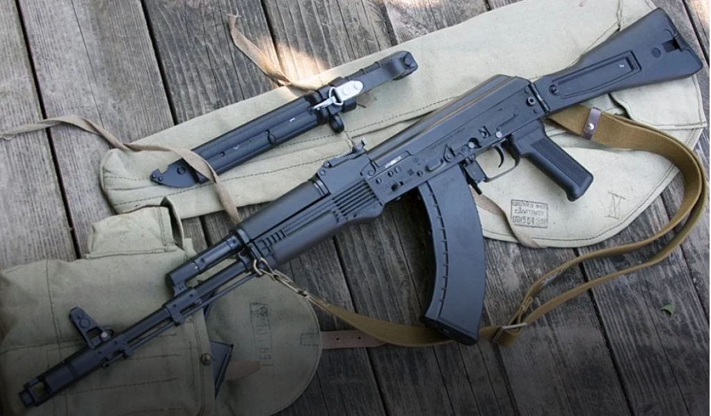 العثور على سلاح “كلاشينكوف” مدفون في غابة بضواحي أكادير يثير الاستنفار الأمني