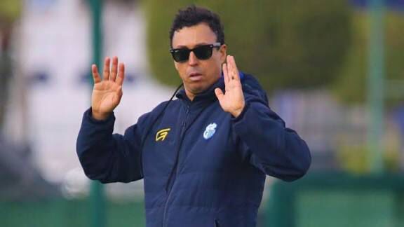 رسميًا… اتحاد طنجة يفكّ ارتباطه بالمدرب هلال الطير