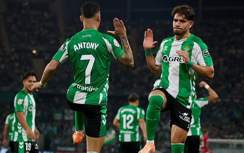 الزلزولي يقود ريال بيتيس لفوز كبير على ريال مايوركا بثلاثية