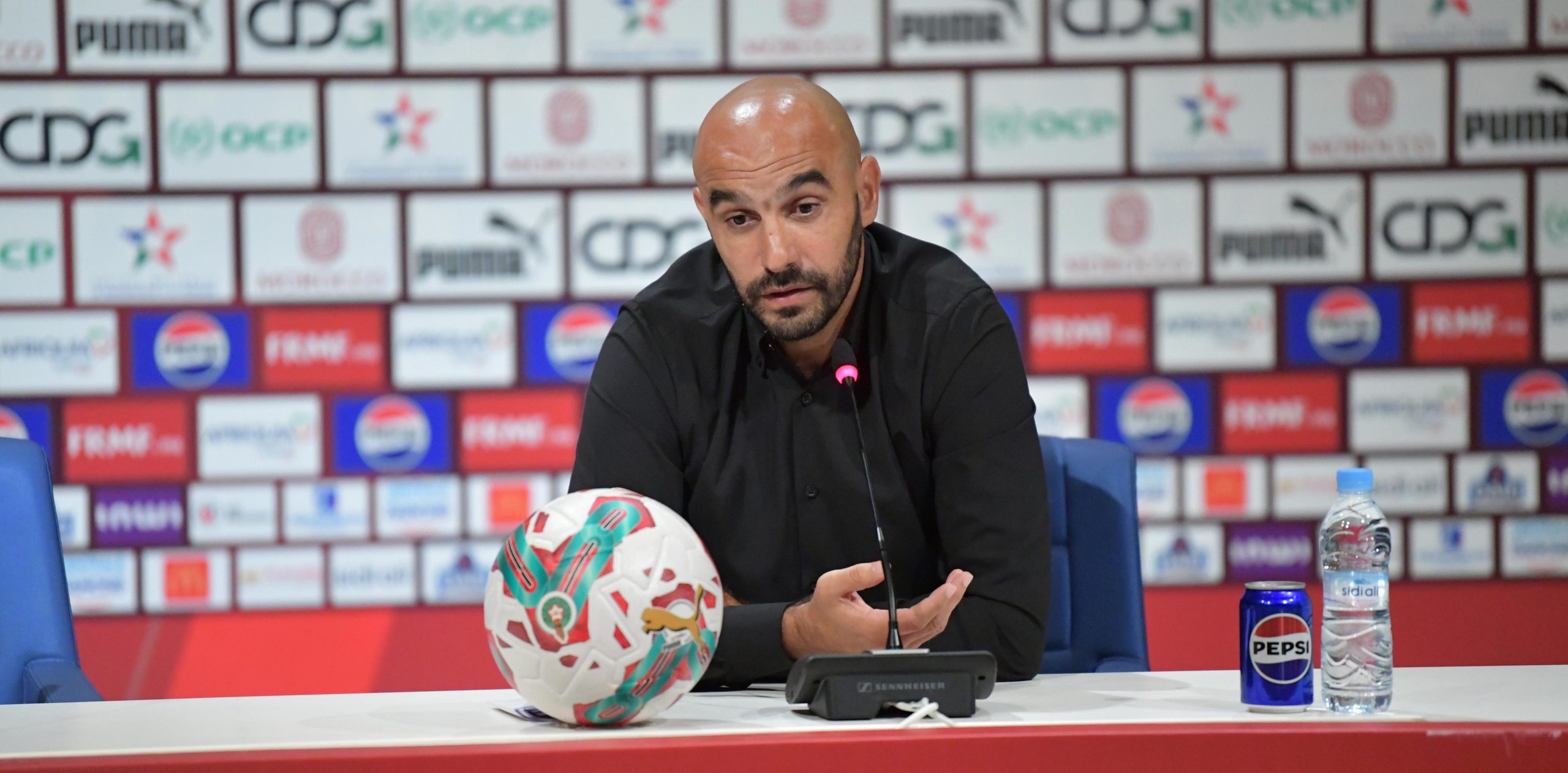 الركراكي يدعو للالتفاف حول “أسود الأطلس” للفوز بـ “كان 2025” ويُشدد على “عقلية الانتصار”