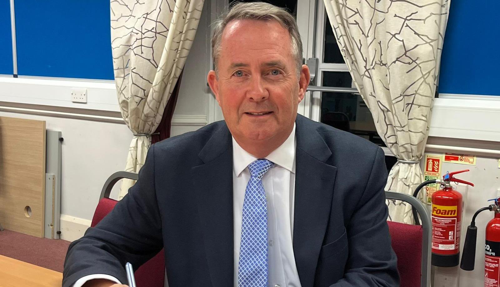 السير ليام فوكس يشيد بتبصر”الدبلوماسية الصبورة” لجلالة الملك