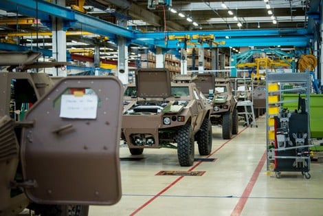 المغرب يبني قاعدة صناعية دفاعية بشراكة مع عمالقة السـ.لاح.. إطلاق 10 مشاريع دولية بالمملكة