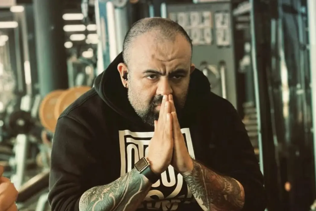 رسالة مشفرة من “دون بيغ” إلى اتصالات المغرب تُشعل السوشيال ميديا