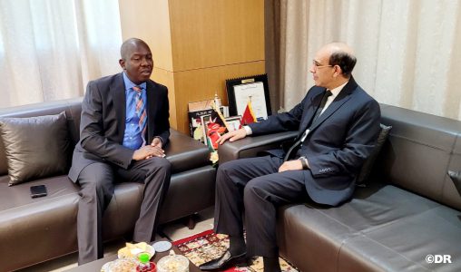 رئيس النيابة العامة يتباحث مع مدير المتابعات العمومية بكينيا