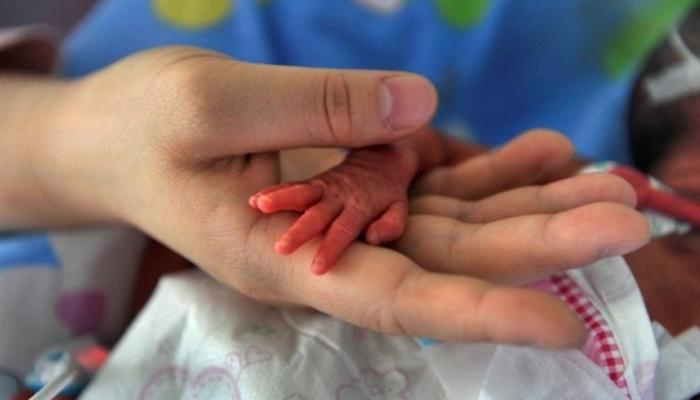 ولادة مفاجئة في وسيلة غير متوقعة تربك حركة المدينة