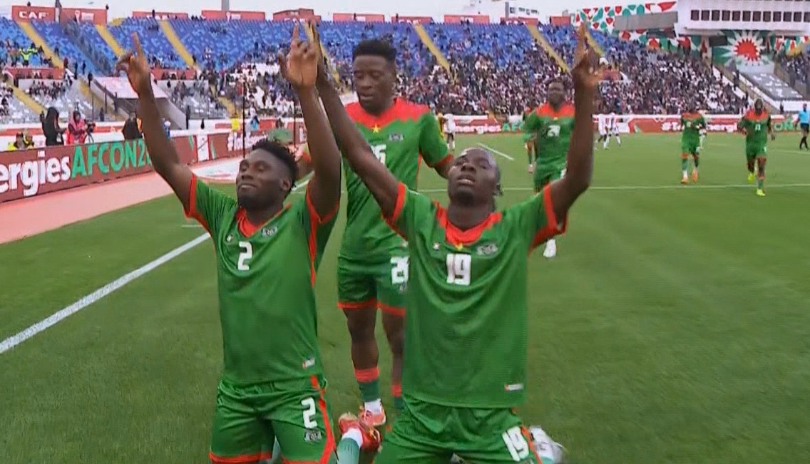 كان 2025.. ​صقور الجديان إلى ثمن النهائي رغم التعثر أمام “خيول” بوركينا فاسو