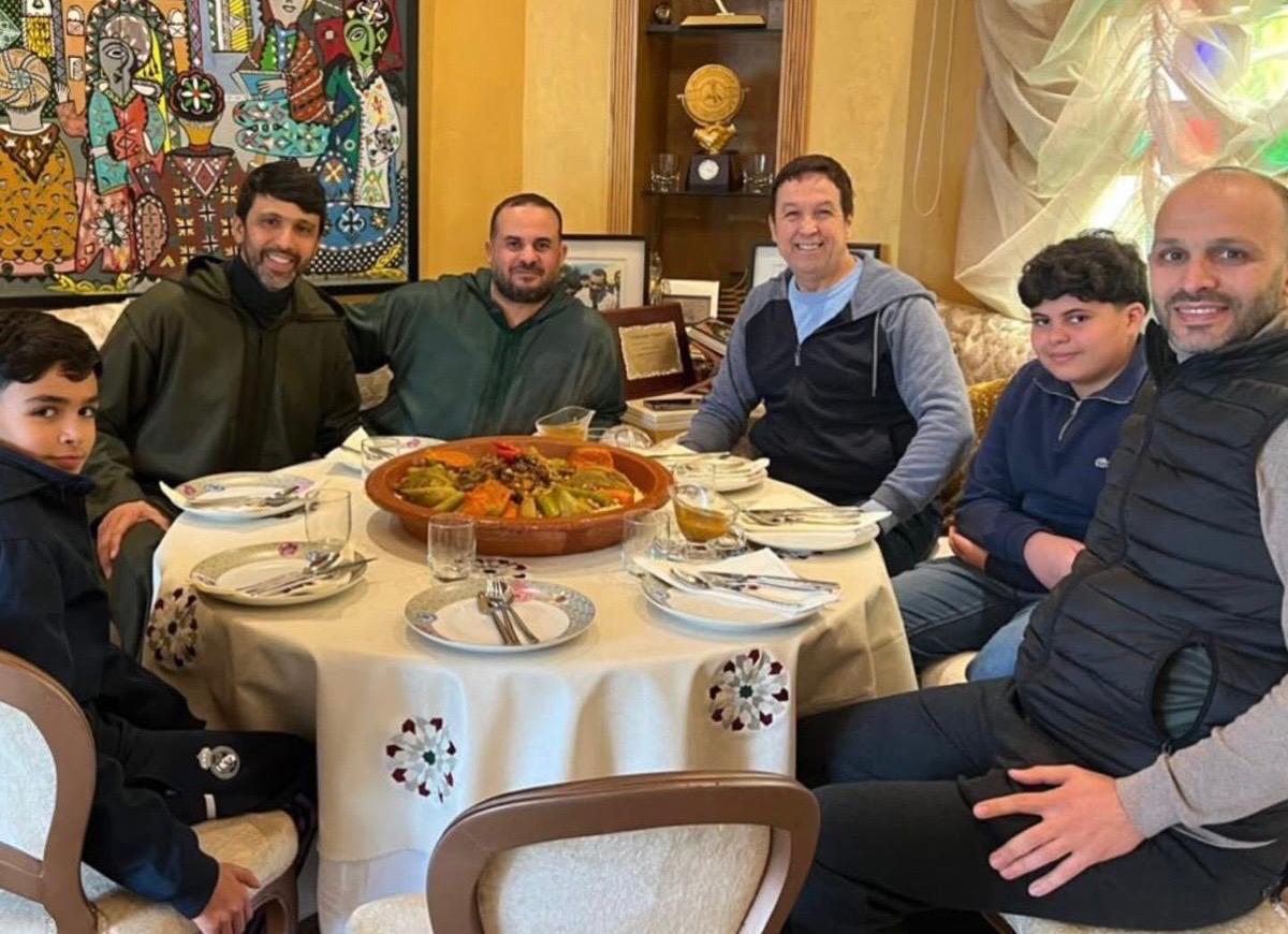 قصعة الكسكس تجمع شمل الأصدقاء.. جمال جبلي يستحضر أمجاد أثينا في بيت ملك المضمار هشام الكروج 