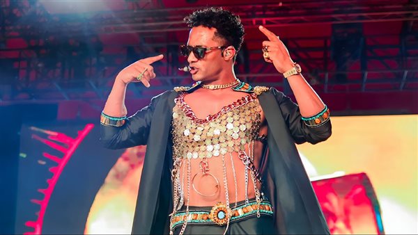 التخربيق. لا «لمجرد» ولا « جايلان» .. «رمضان» يغني في إفتتاح «الكان»