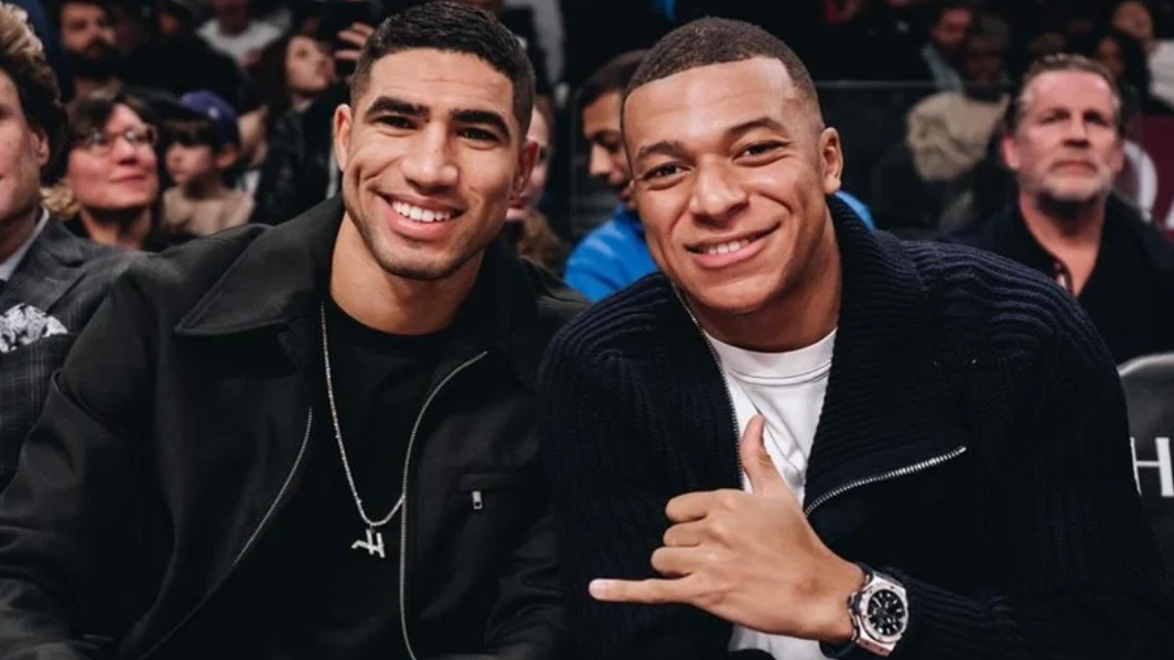 مبابي عاشق المغرب .. حكيمي يكشف كواليس الزيارة وتوقعات نجم باريس لمستقبل الأسود في الكان 