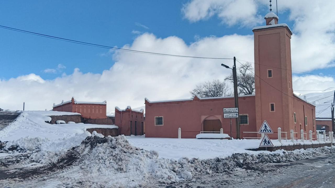 أعلاها في عين اللوح. إليكم مقاييس التساقطات الثلجية المسجلة بهذه المراكز 