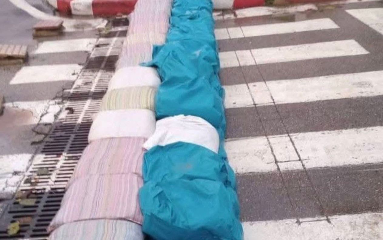 تطوان. «الأكياس الرملية» إستعدادا لتساقطات قياسية قد تغرق شوارع المدينة