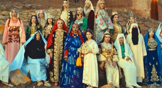 “Khamssa w Khmiss”.. جايلان تعانق التراث المغربي برسالة حب لكل امرأة ملكة