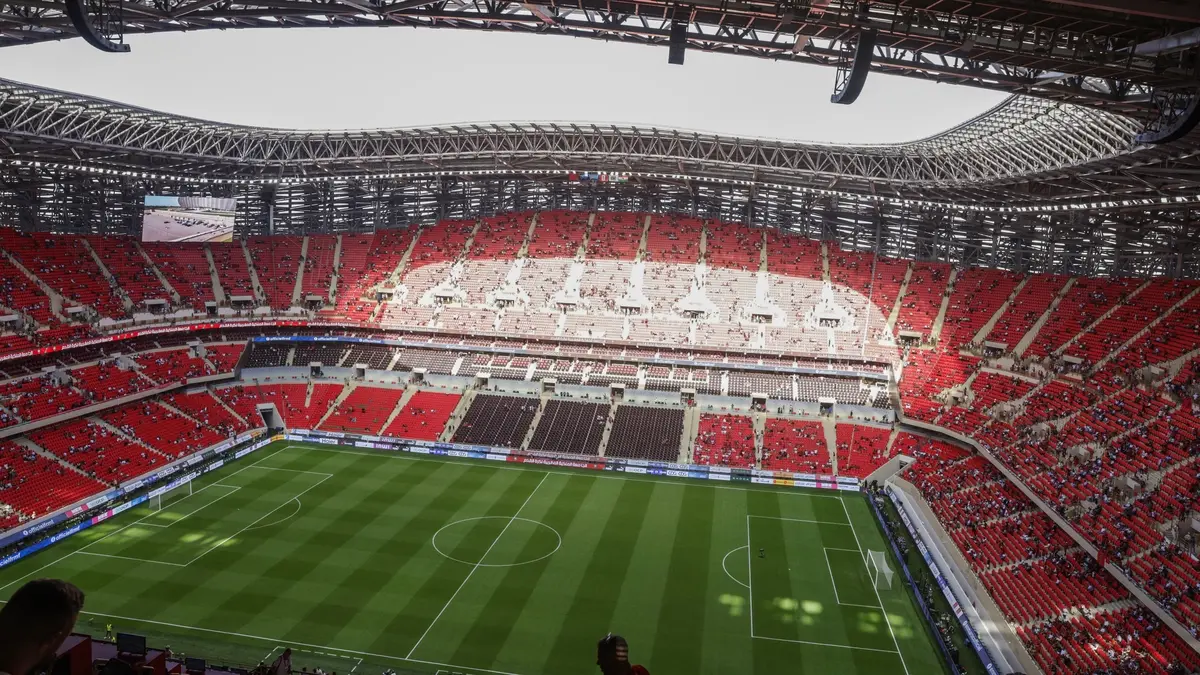 ملاعب المغرب تتحدى الظروف المناخية الصعبة وتُبهر العالم في الكان 