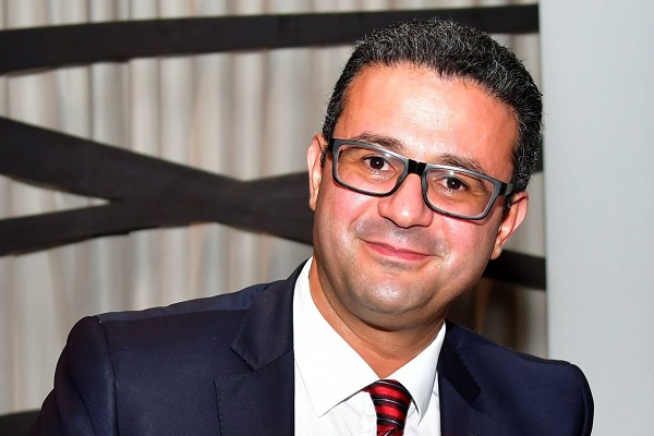 مهاجر مغربي بألف مشجع 