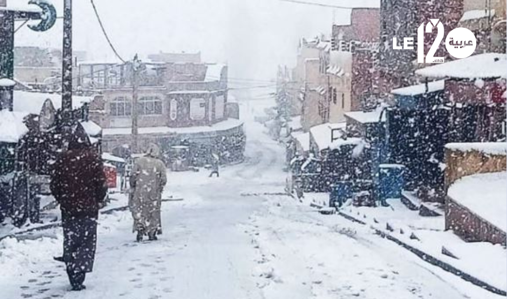 ”الأطلس يلبس الأبيض”.. نصف متر من الثلوج يغطي قمم ورزازات وسط تحذيرات للسائقين