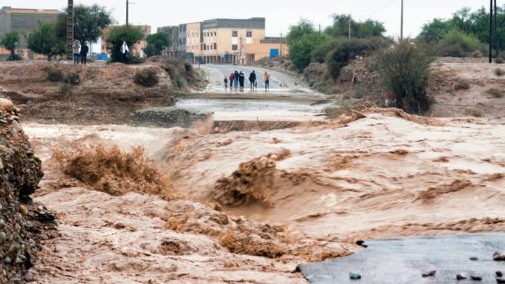 السيول تعطل حركة السير بالمغرب.. إغلاق 3 مقاطع طرقية وإعادة فتح أخرى السيول تعطل حركة السير بالمغرب.. إغلاق 3 مقاطع طرقية وإعادة فتح أخرى