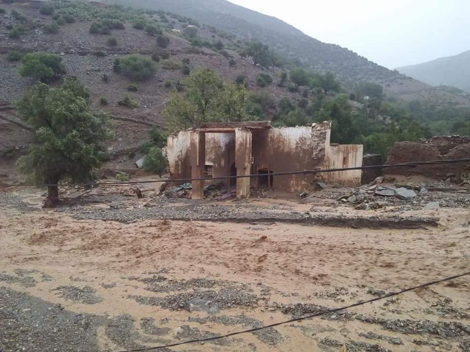 فـ.اجعة في تاونات.. التساقطات المطرية تنـ.هي حياة شخصين تحت أنقاض منزل طيني