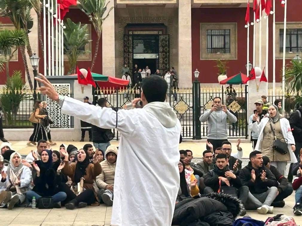 أساتذة التعليم الأولي يحتجون أمام البرلمان للمطالبة بالإدماج وتحسين الأوضاع