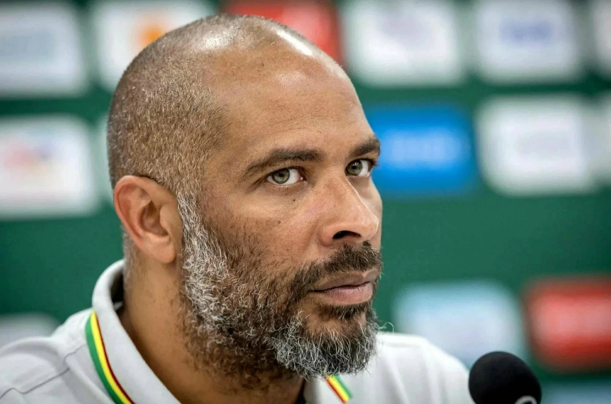 ​”الركراكي بمثابة الأخ الأكبر”.. مدرب نيجيريا يُبهر المتابعين بروح رياضية عالية بعد “موقعة نصف النهائي”