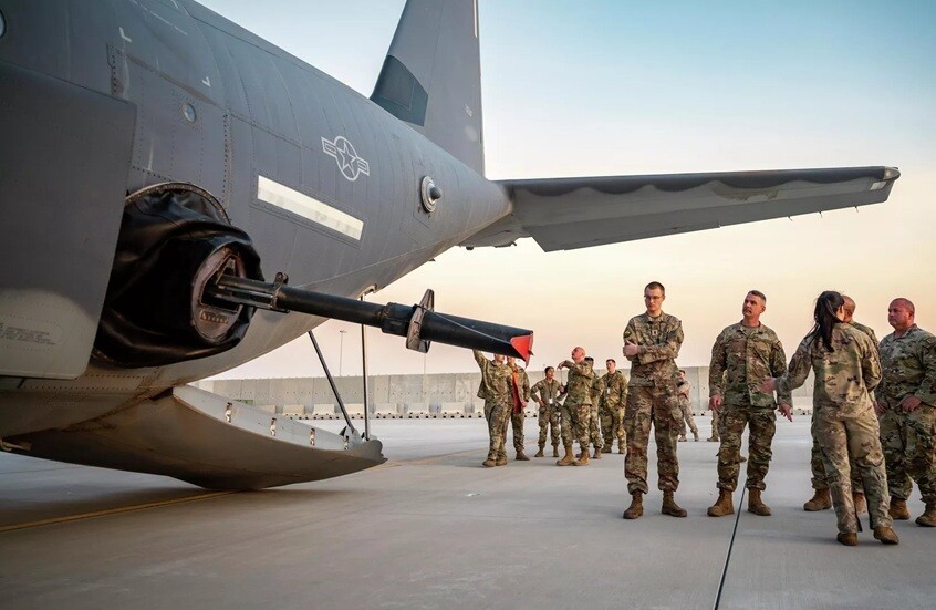 واشنطن تأمر بمغادرة أفراد من طاقم قاعدة “العديد” في قطر وسط توترات مع إيران