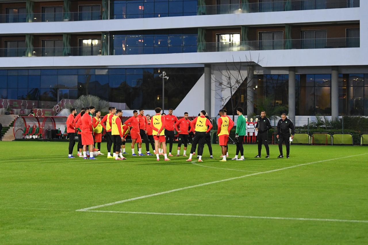 ​أسود الأطلس ينهون تحضيراتهم لـ “موقعة” نيجيريا.. وعودة سايس تُنعش الآمال قبل نصف النهائي