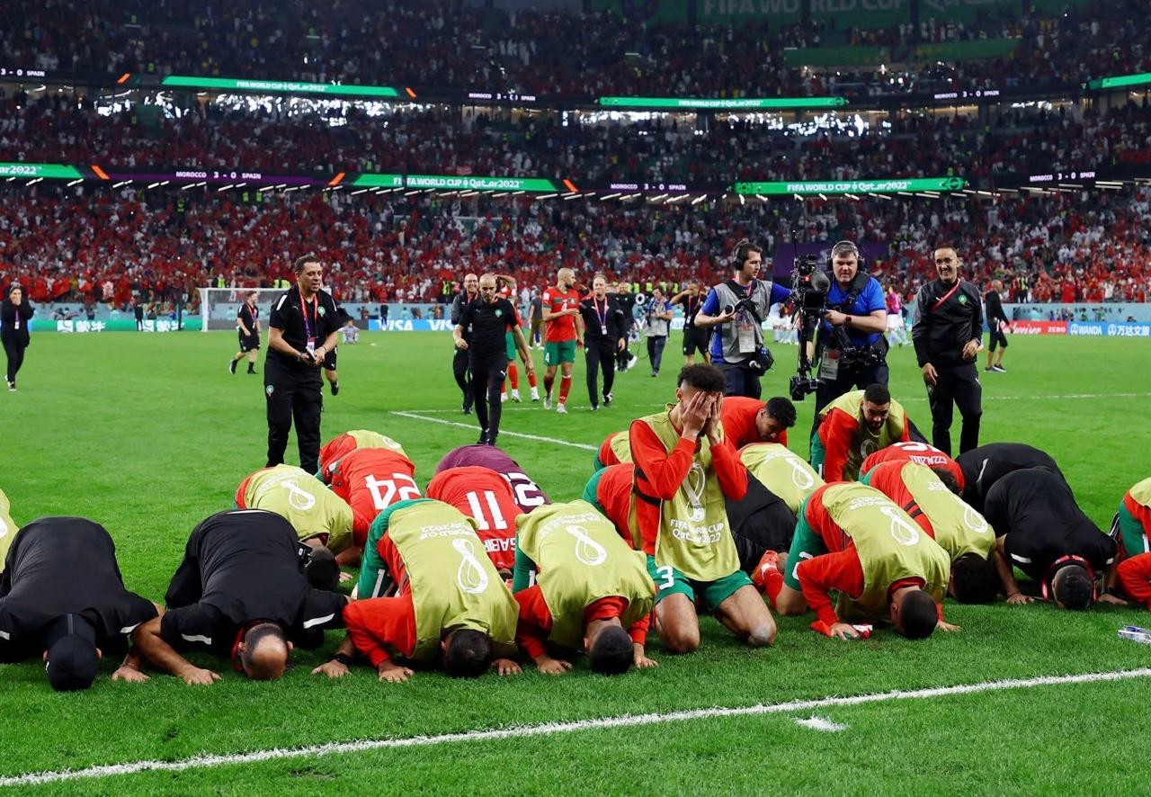 ليلة موقعة المغرب أمام الكاميرون.. حتى لا ننسى من نحن.. والكرة في مرمى الجمهور