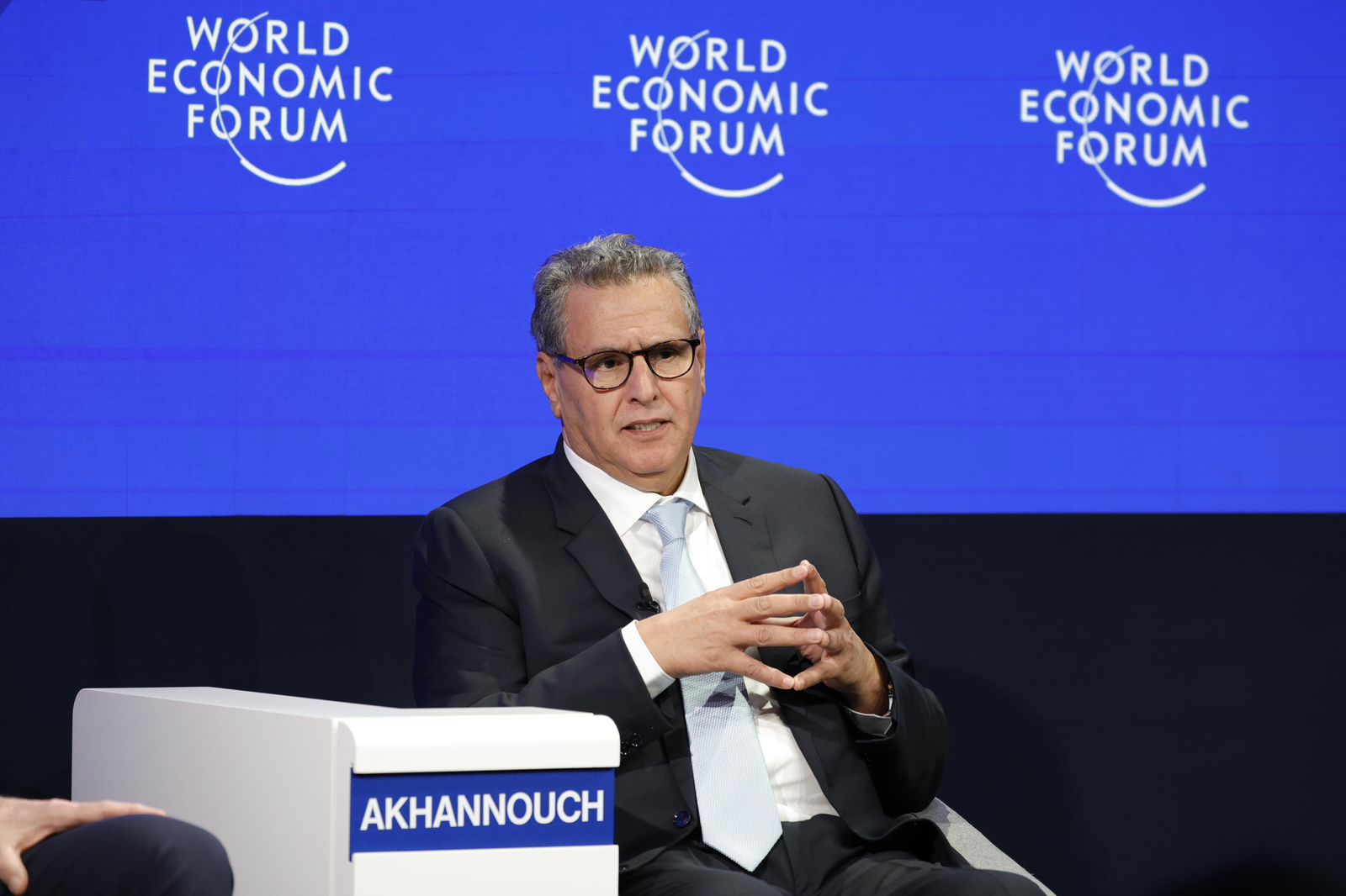 أخنوش من دافوس.. “بفضل جلالة الملك تم تعميم التأمين الصحي لفائدة 32 مليون مغربي”