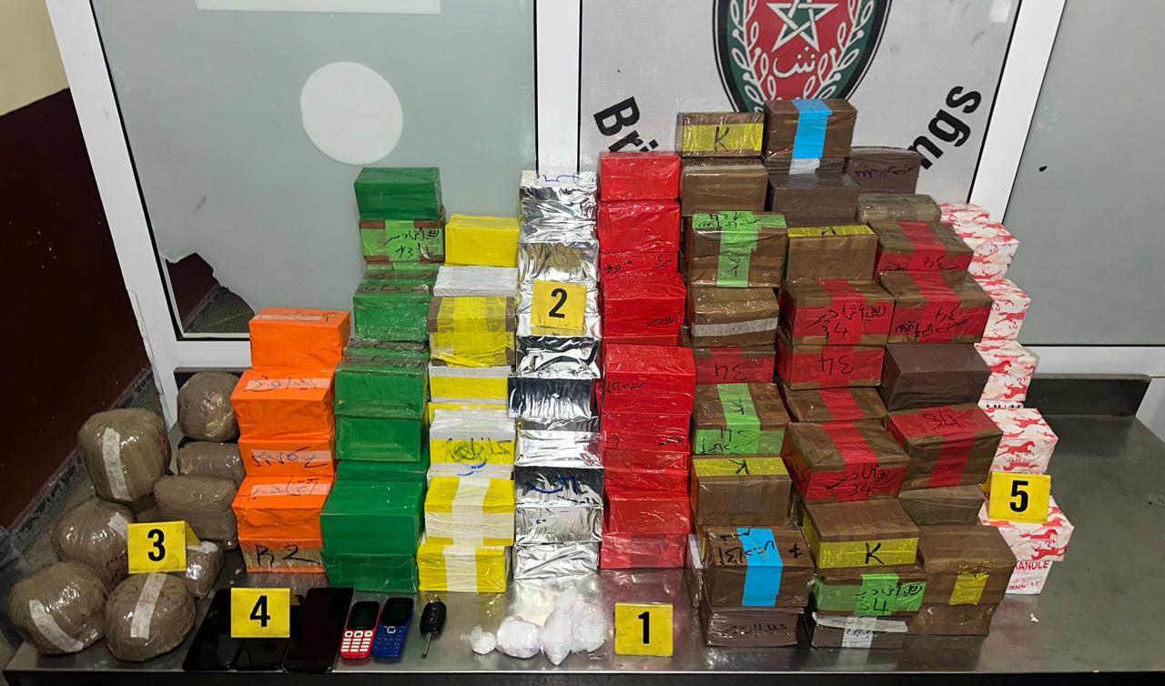 بتنسيق مع “الديستي”.. أمن أكادير يجهض محاولة ترويج شحنة كبيرة من “الشيرا” والكوكايين