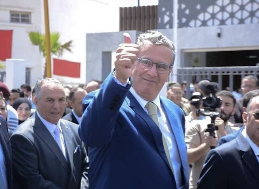 خروج الدخان الأبيض من مدخنة الأحرار